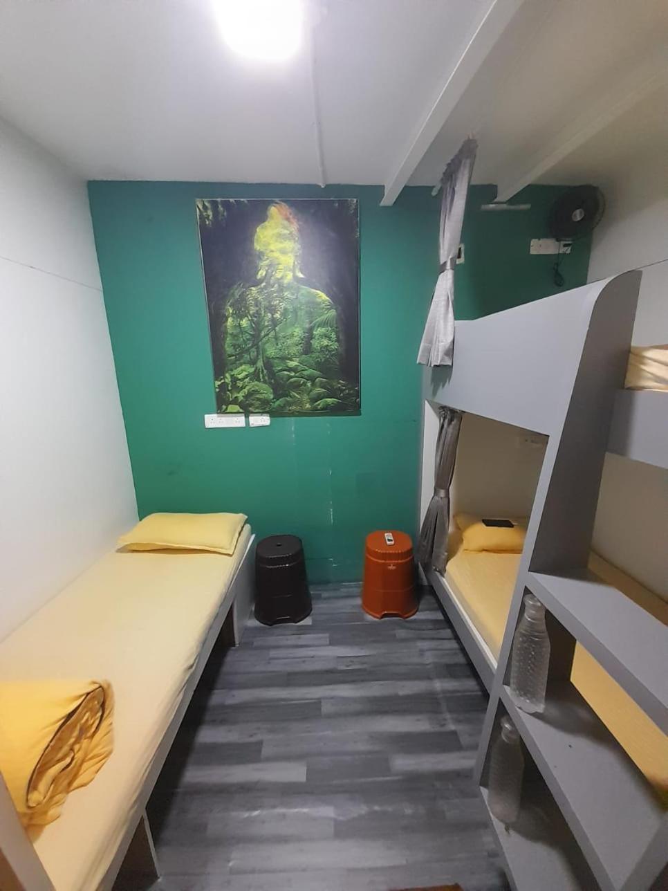 Sinhassan Dormitory Hostel Juhu Mumbai Exterior photo