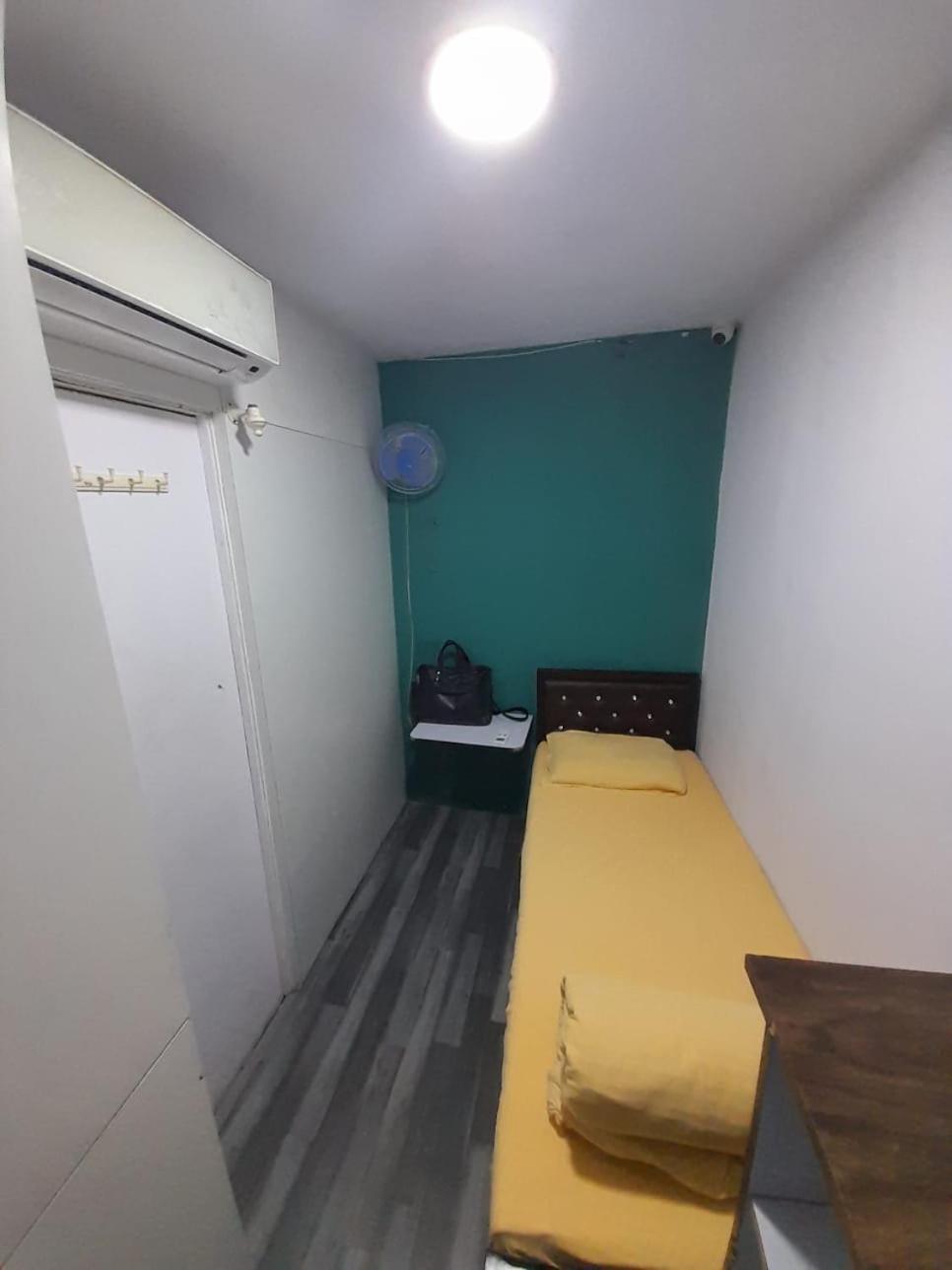 Sinhassan Dormitory Hostel Juhu Mumbai Exterior photo