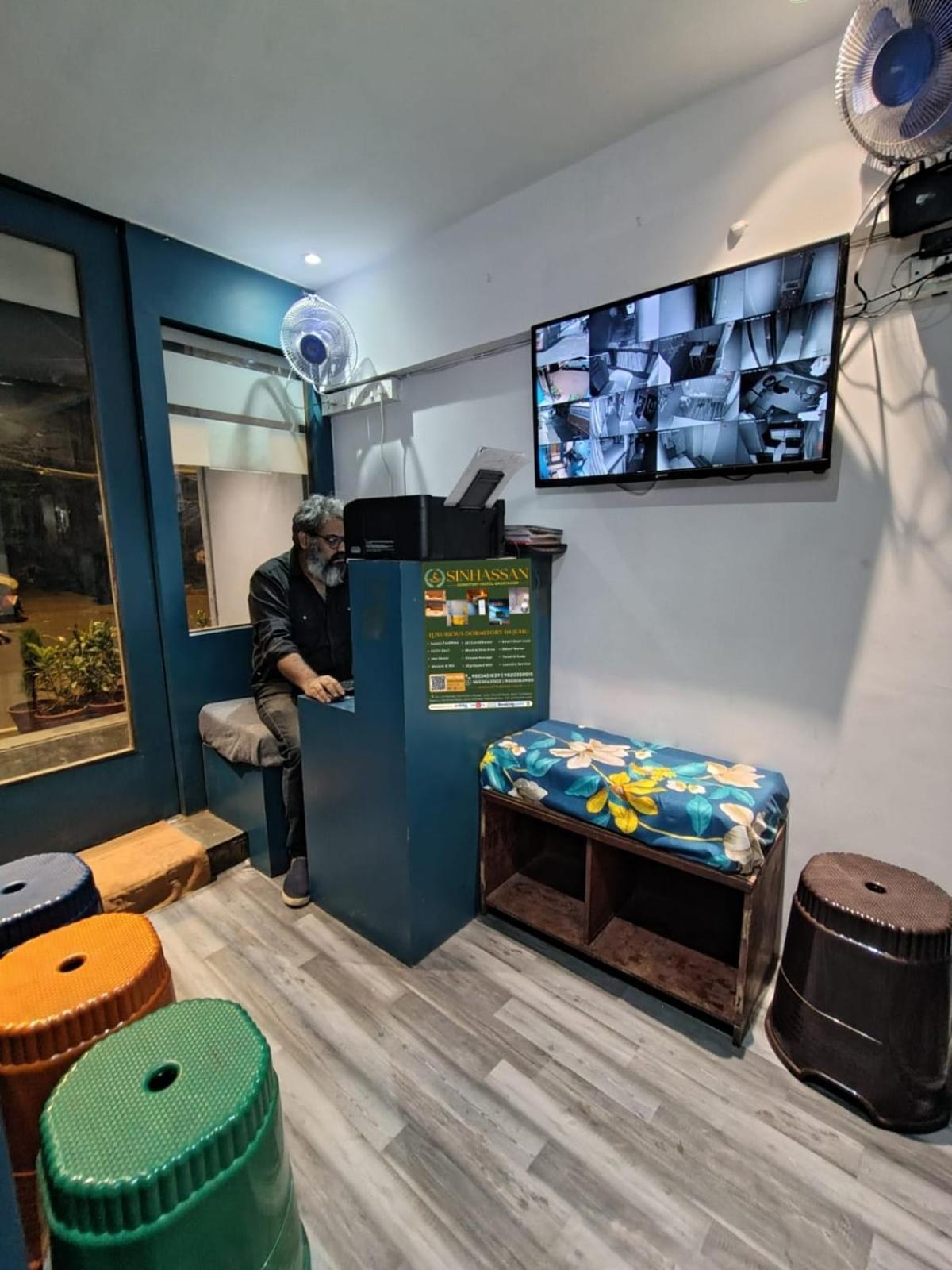 Sinhassan Dormitory Hostel Juhu Mumbai Exterior photo